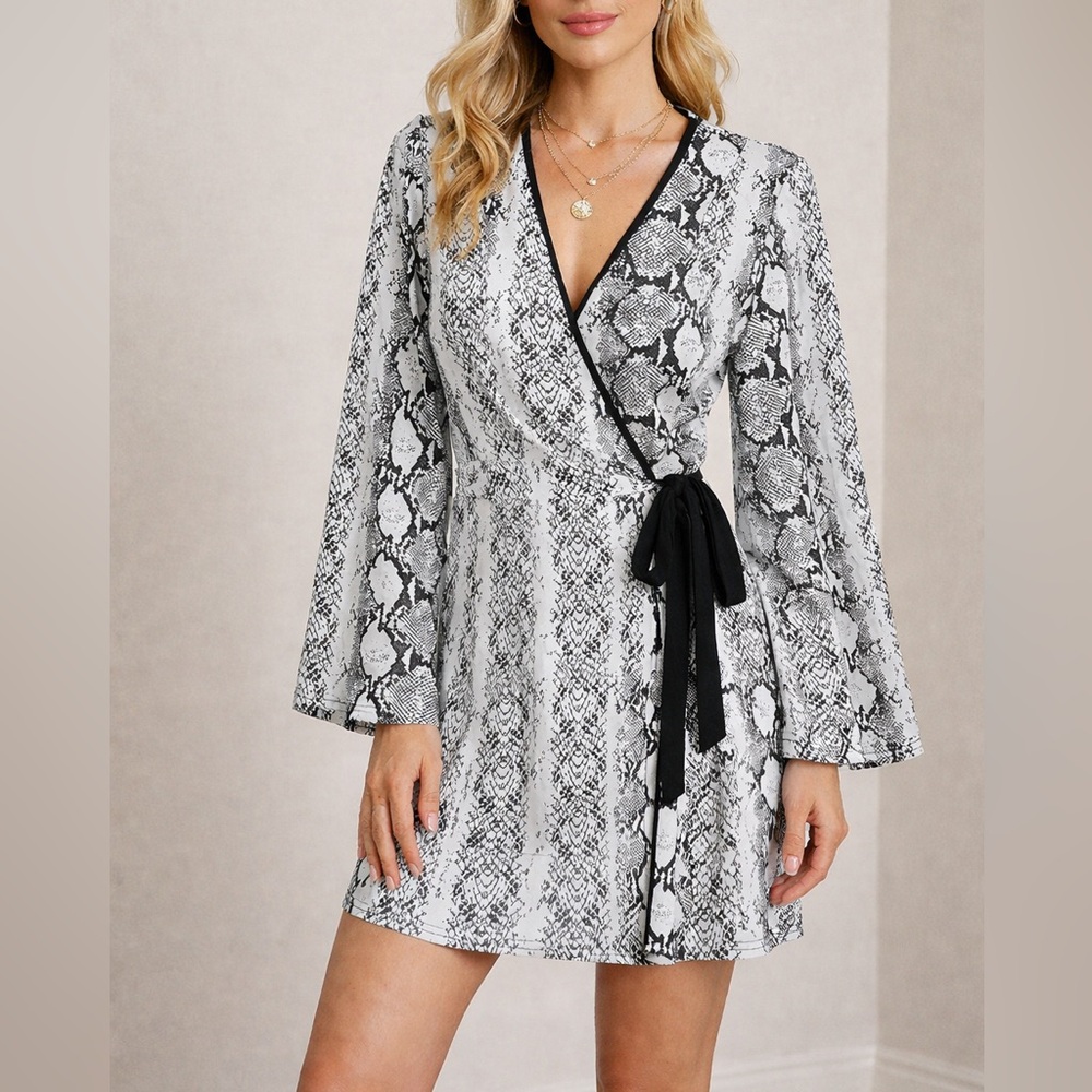 Snakeskin Print Bell Sleeve V-Neck Wrap Mini Dress Black White US 10 Fits S/M